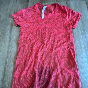 Lululemon Camo Brocade Swiftly tech shirt - Size 6